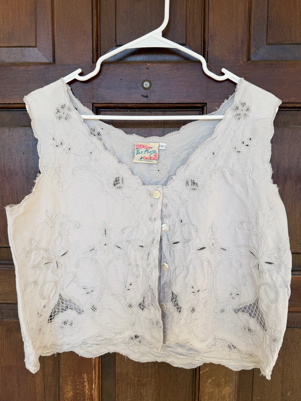La Vie En Rose Cream Embroidered Button-Front Camisole